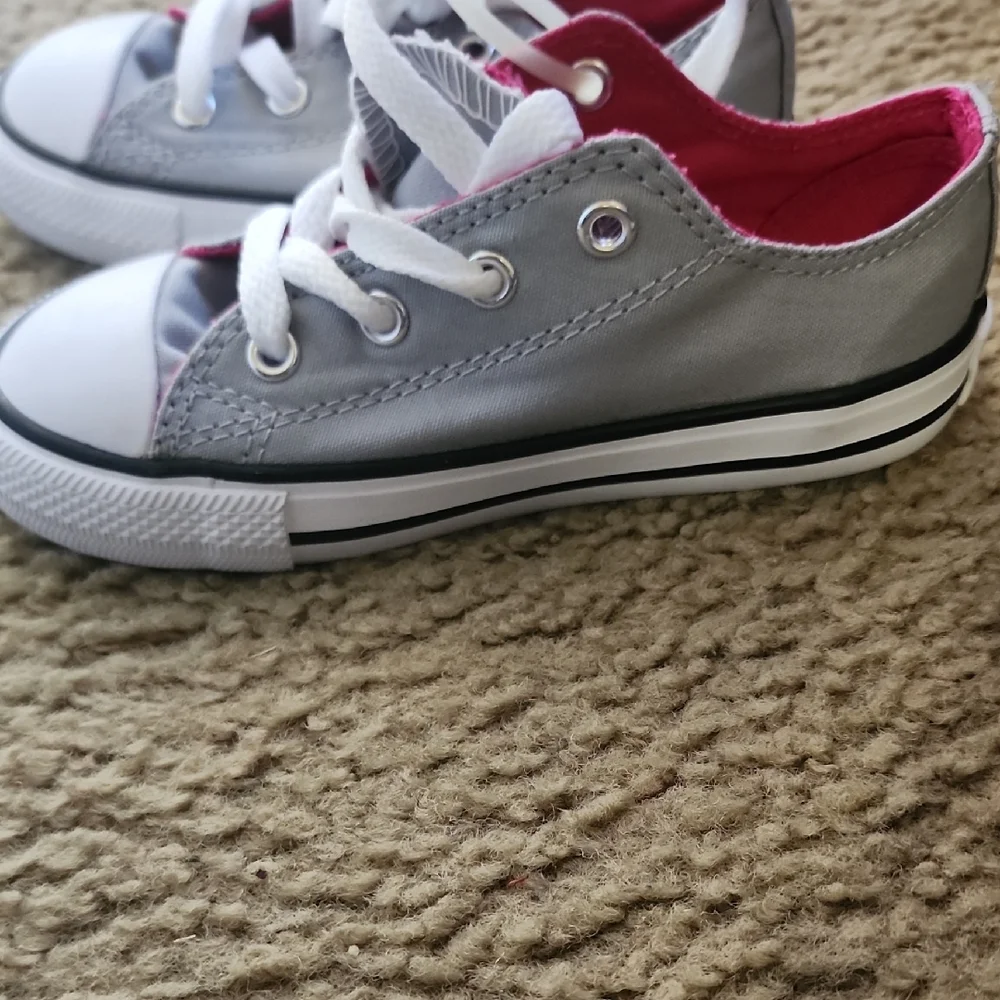 Converse Kids' Sneakers in Gray and Red - Picture 4 of 12